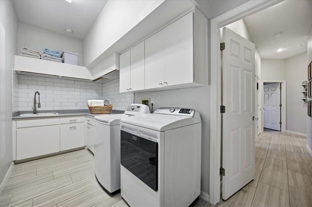 For Sale: $1,425,000 (5 beds, 4 baths, 4144 Square Feet)