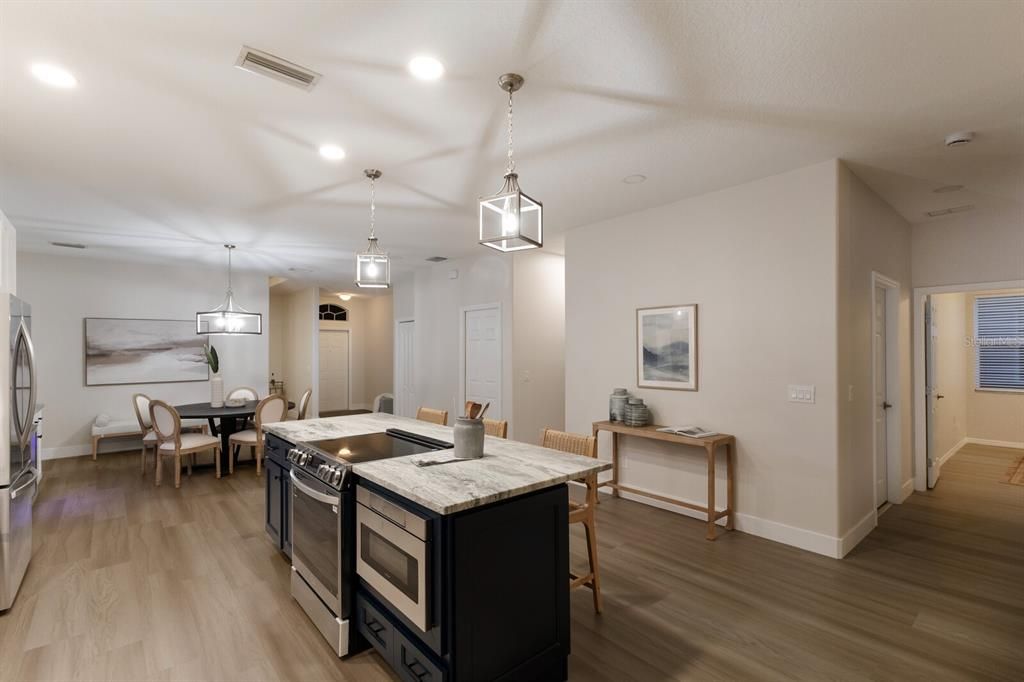 待售: $447,500 (4 贝兹, 2 浴室, 2207 平方英尺)