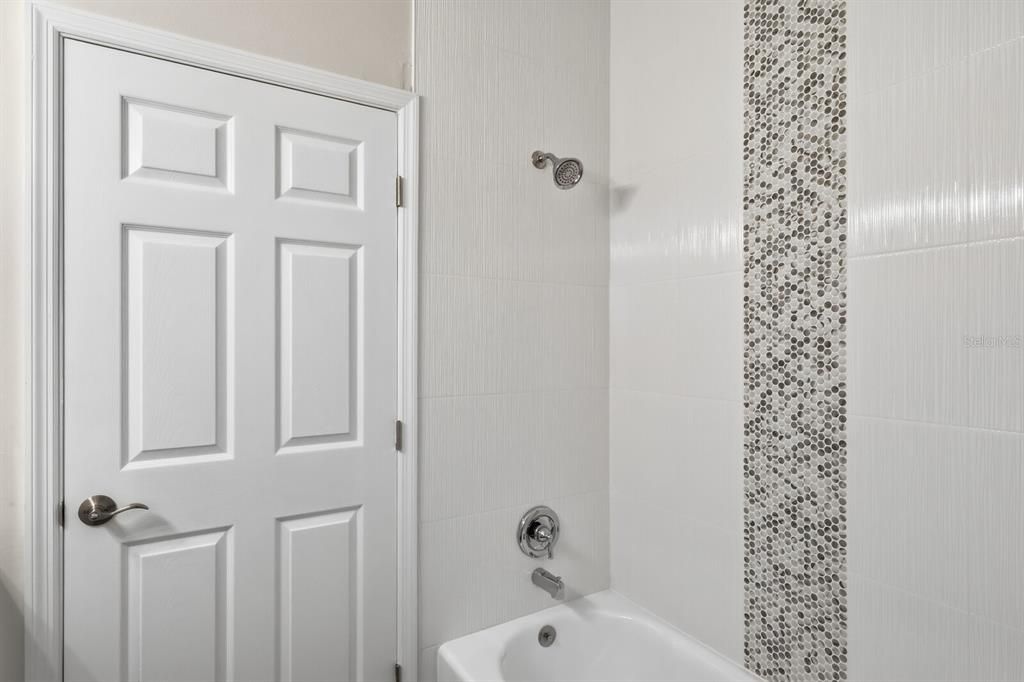 待售: $447,500 (4 贝兹, 2 浴室, 2207 平方英尺)