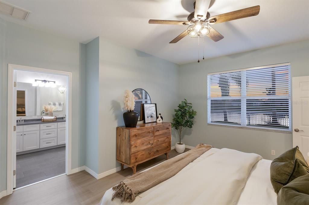 待售: $447,500 (4 贝兹, 2 浴室, 2207 平方英尺)