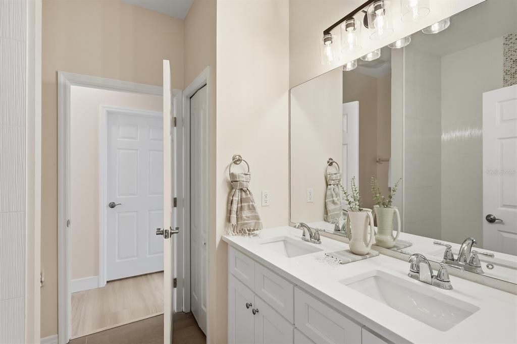 待售: $447,500 (4 贝兹, 2 浴室, 2207 平方英尺)