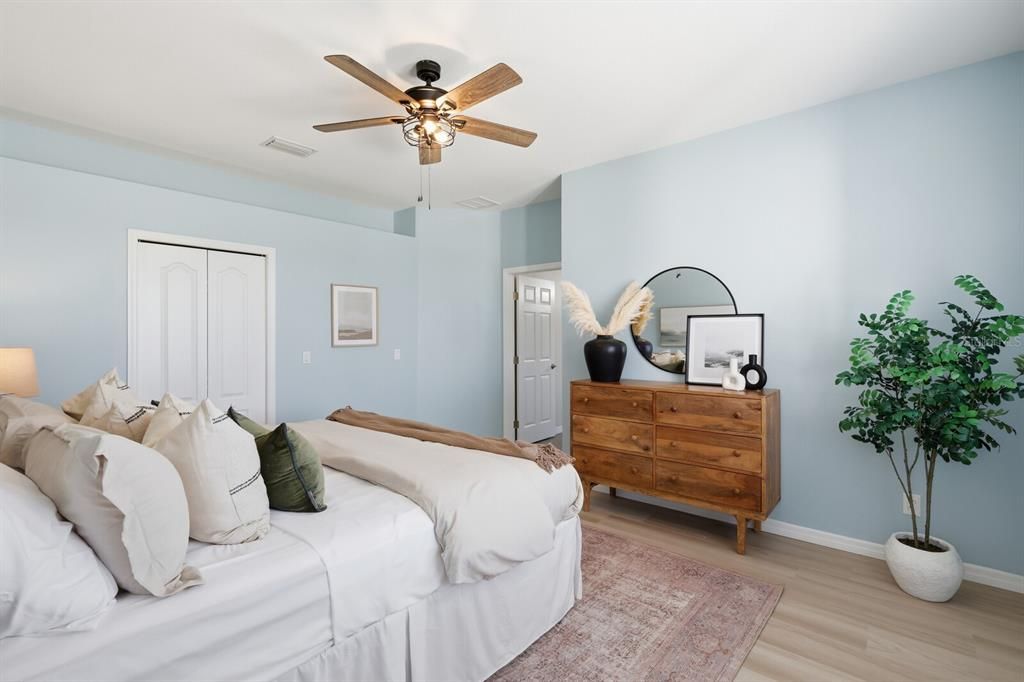 待售: $447,500 (4 贝兹, 2 浴室, 2207 平方英尺)