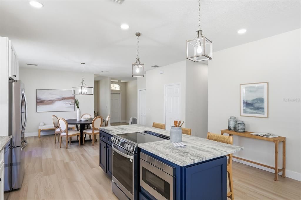 待售: $447,500 (4 贝兹, 2 浴室, 2207 平方英尺)