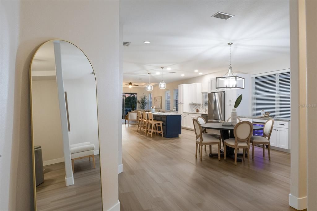 待售: $447,500 (4 贝兹, 2 浴室, 2207 平方英尺)