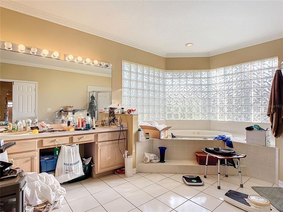 For Sale: $989,000 (4 beds, 3 baths, 3332 Square Feet)