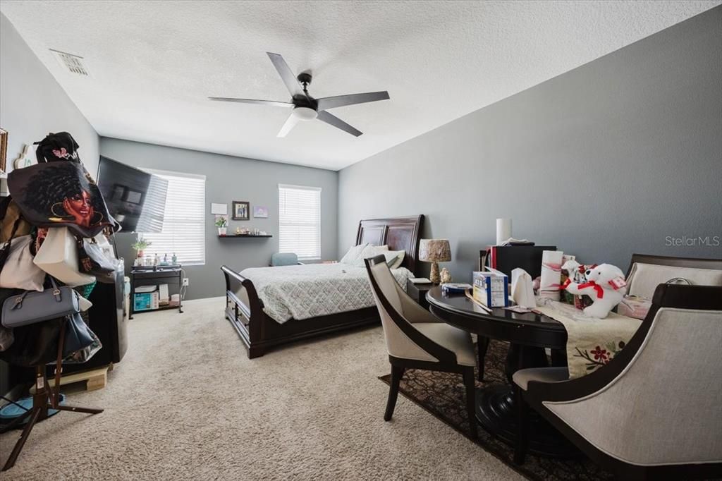 For Sale: $415,000 (5 beds, 3 baths, 2696 Square Feet)