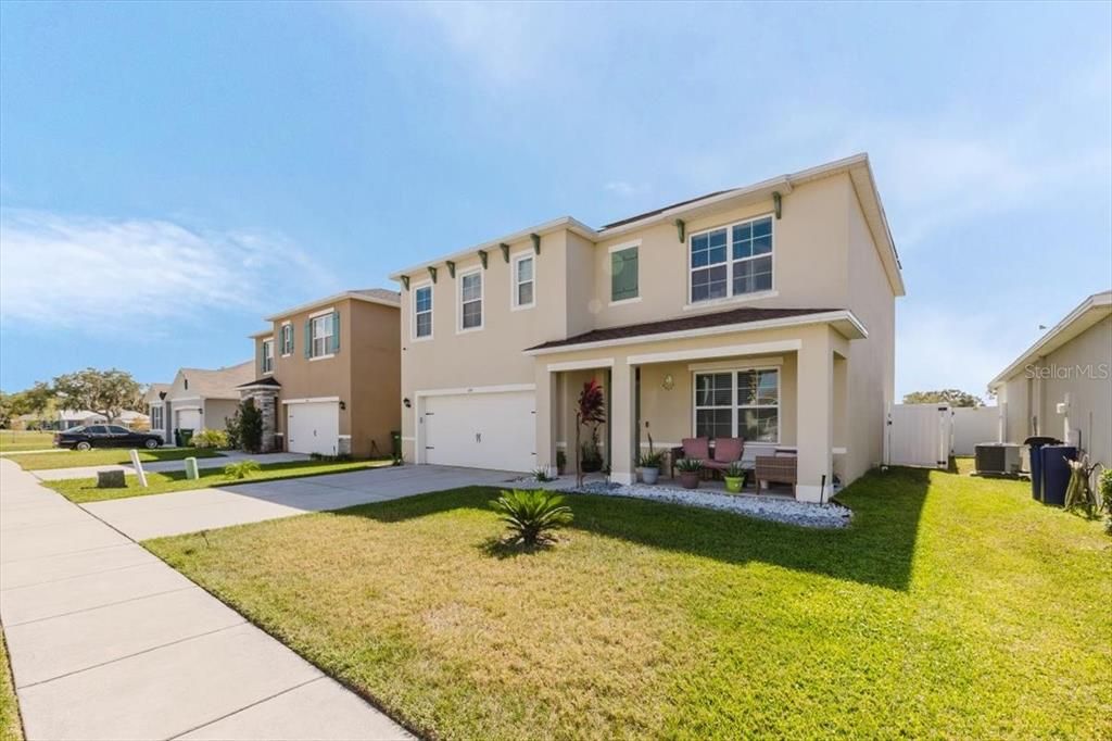 For Sale: $415,000 (5 beds, 3 baths, 2696 Square Feet)