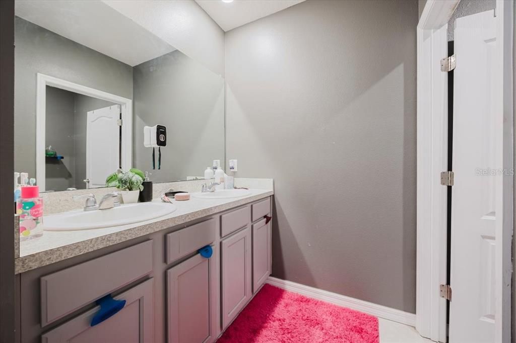 For Sale: $415,000 (5 beds, 3 baths, 2696 Square Feet)