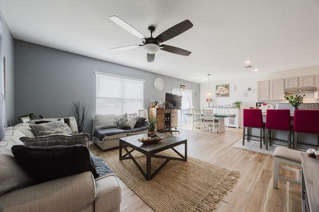 For Sale: $415,000 (5 beds, 3 baths, 2696 Square Feet)