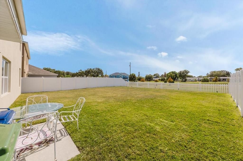 For Sale: $415,000 (5 beds, 3 baths, 2696 Square Feet)