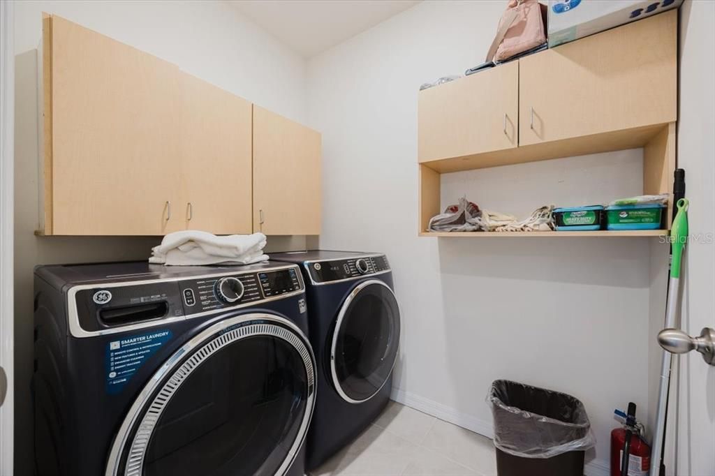 For Sale: $415,000 (5 beds, 3 baths, 2696 Square Feet)