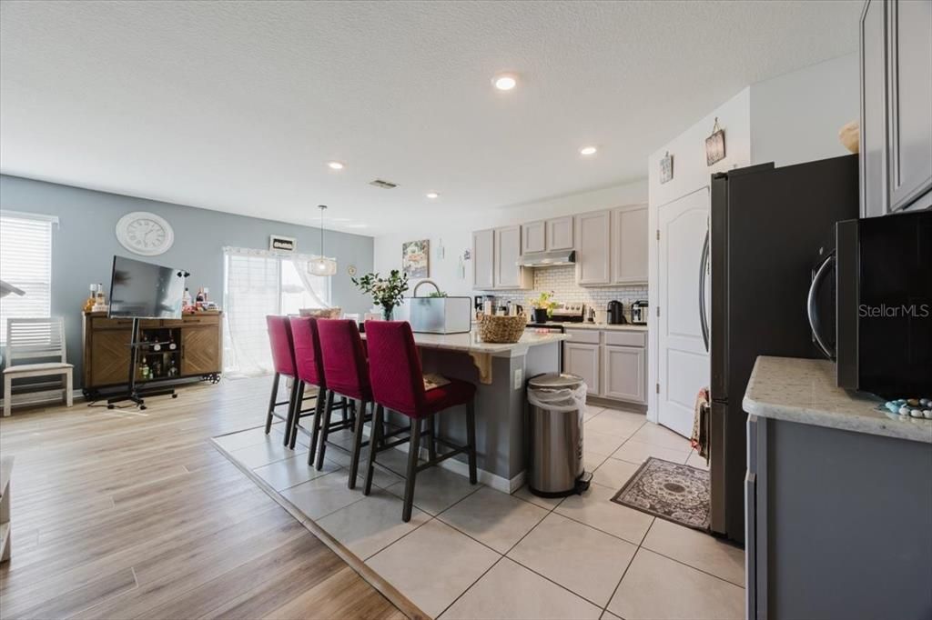 For Sale: $415,000 (5 beds, 3 baths, 2696 Square Feet)