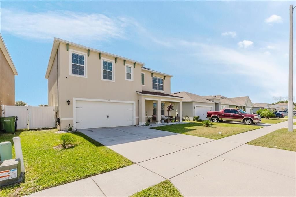 For Sale: $415,000 (5 beds, 3 baths, 2696 Square Feet)