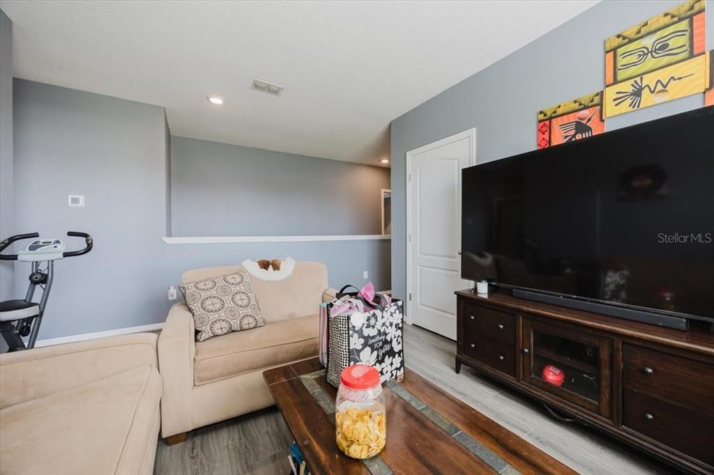 For Sale: $415,000 (5 beds, 3 baths, 2696 Square Feet)