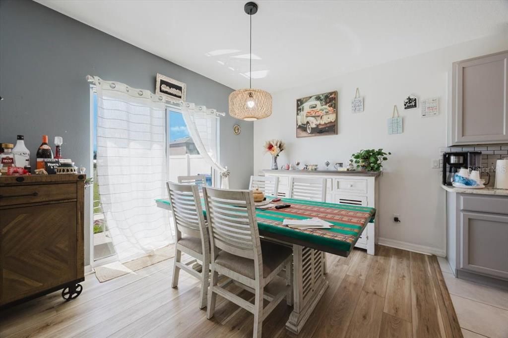 For Sale: $415,000 (5 beds, 3 baths, 2696 Square Feet)