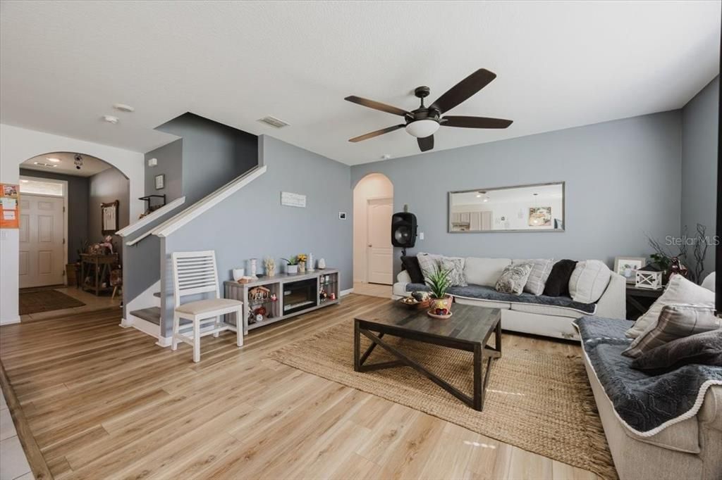 For Sale: $415,000 (5 beds, 3 baths, 2696 Square Feet)