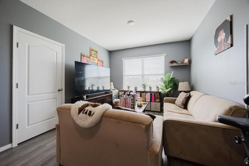 For Sale: $415,000 (5 beds, 3 baths, 2696 Square Feet)