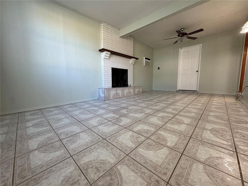 En Venta: $348,000 (3 camas, 2 baños, 1090 Pies cuadrados)