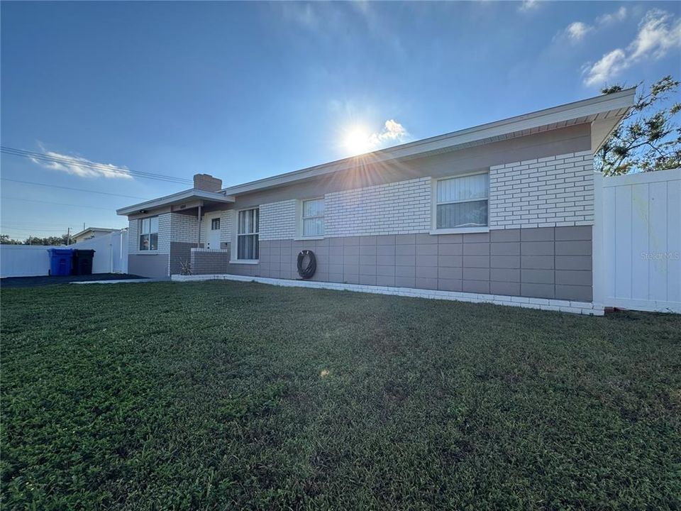 En Venta: $348,000 (3 camas, 2 baños, 1090 Pies cuadrados)