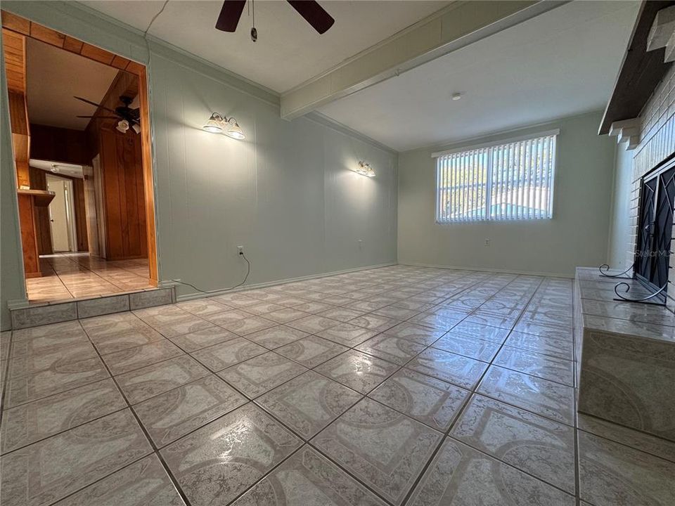 En Venta: $348,000 (3 camas, 2 baños, 1090 Pies cuadrados)