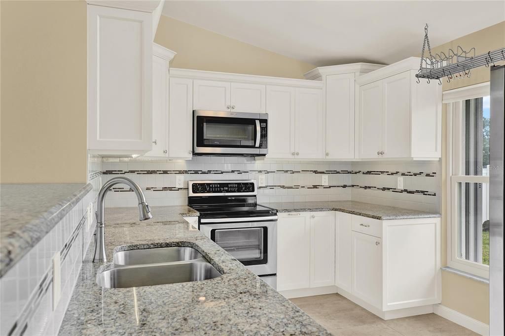 Active With Contract: $279,999 (2 beds, 2 baths, 1296 Square Feet)