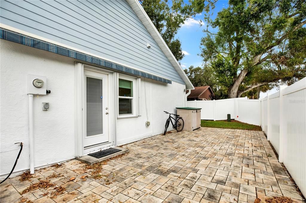 Active With Contract: $279,999 (2 beds, 2 baths, 1296 Square Feet)