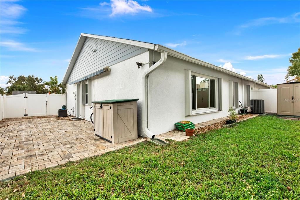 Active With Contract: $279,999 (2 beds, 2 baths, 1296 Square Feet)