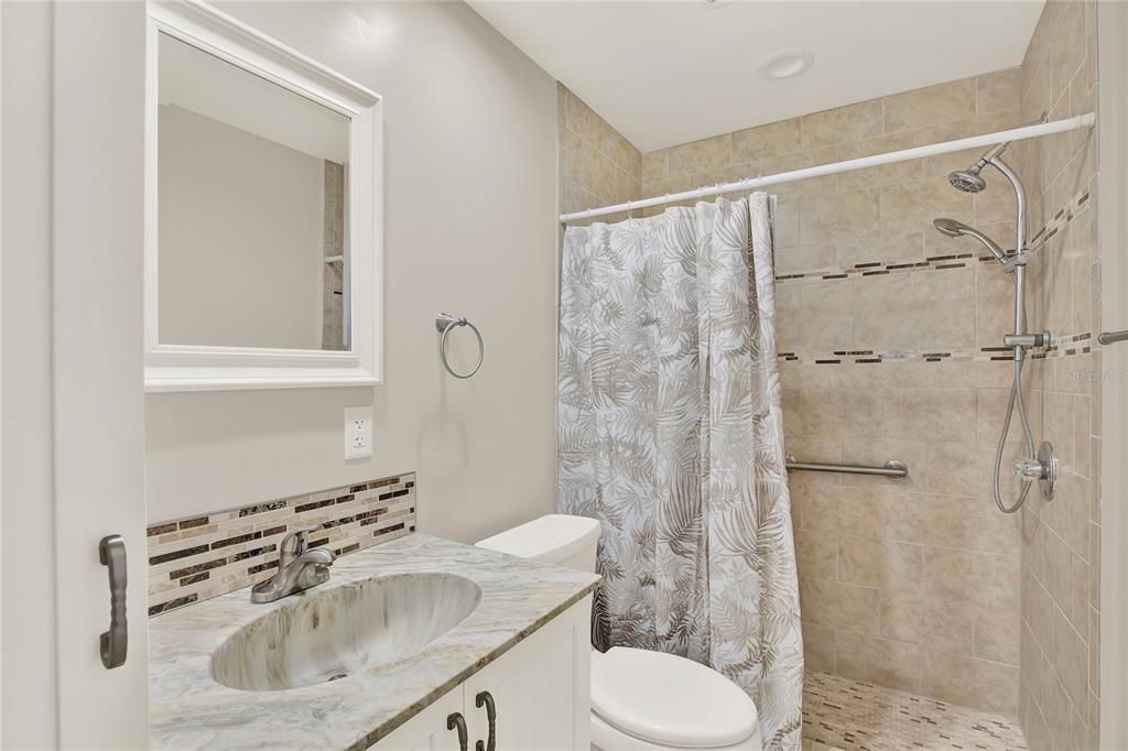 Active With Contract: $279,999 (2 beds, 2 baths, 1296 Square Feet)