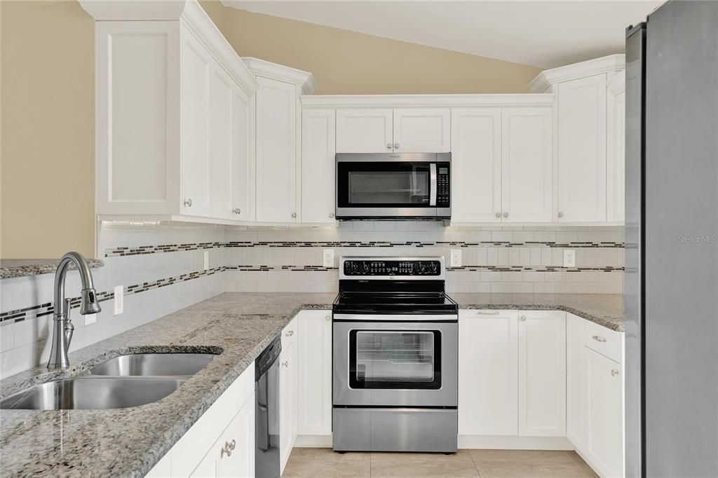 Active With Contract: $279,999 (2 beds, 2 baths, 1296 Square Feet)