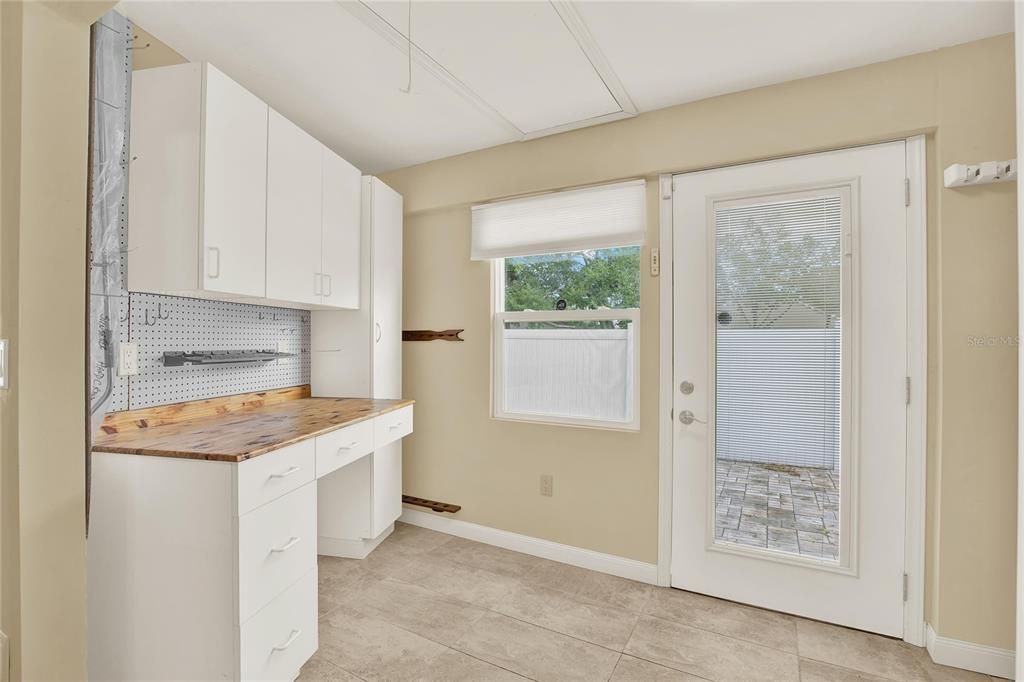 Active With Contract: $279,999 (2 beds, 2 baths, 1296 Square Feet)