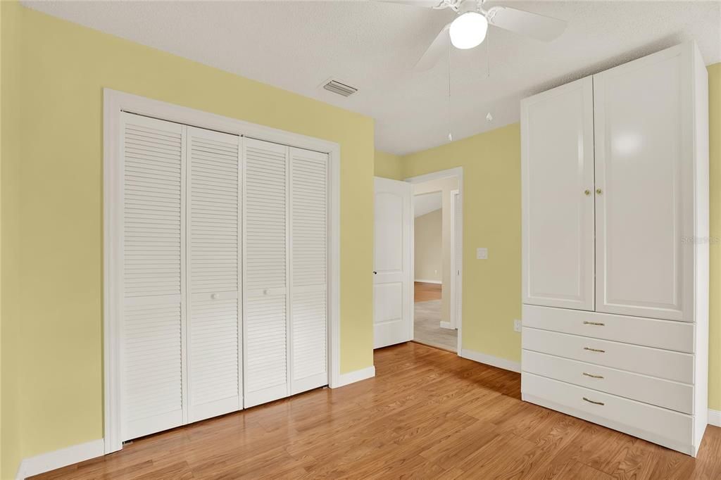 Active With Contract: $279,999 (2 beds, 2 baths, 1296 Square Feet)