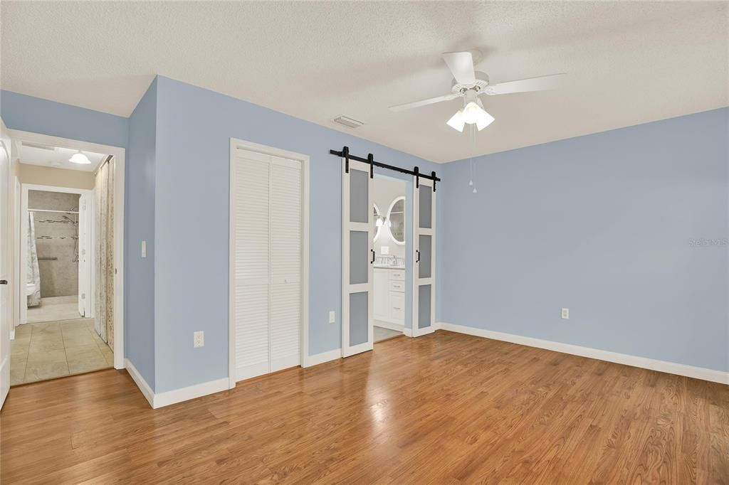 Active With Contract: $279,999 (2 beds, 2 baths, 1296 Square Feet)