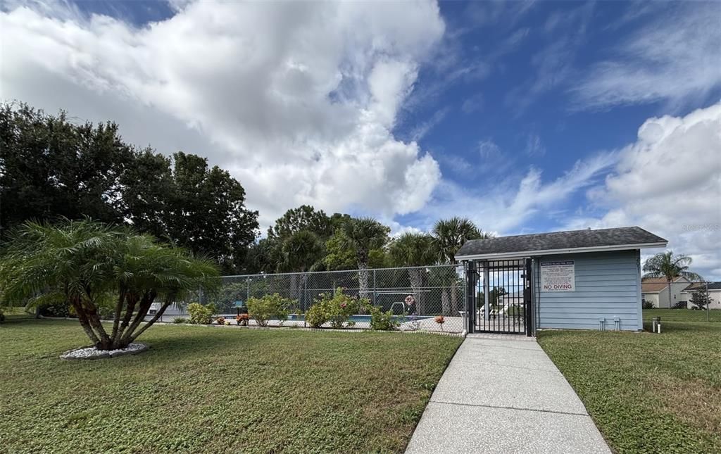 Active With Contract: $279,999 (2 beds, 2 baths, 1296 Square Feet)