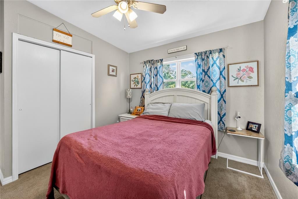 合同活跃: $220,000 (3 贝兹, 1 浴室, 912 平方英尺)