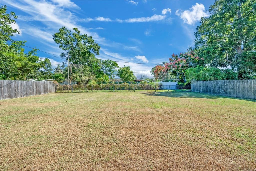 合同活跃: $220,000 (3 贝兹, 1 浴室, 912 平方英尺)