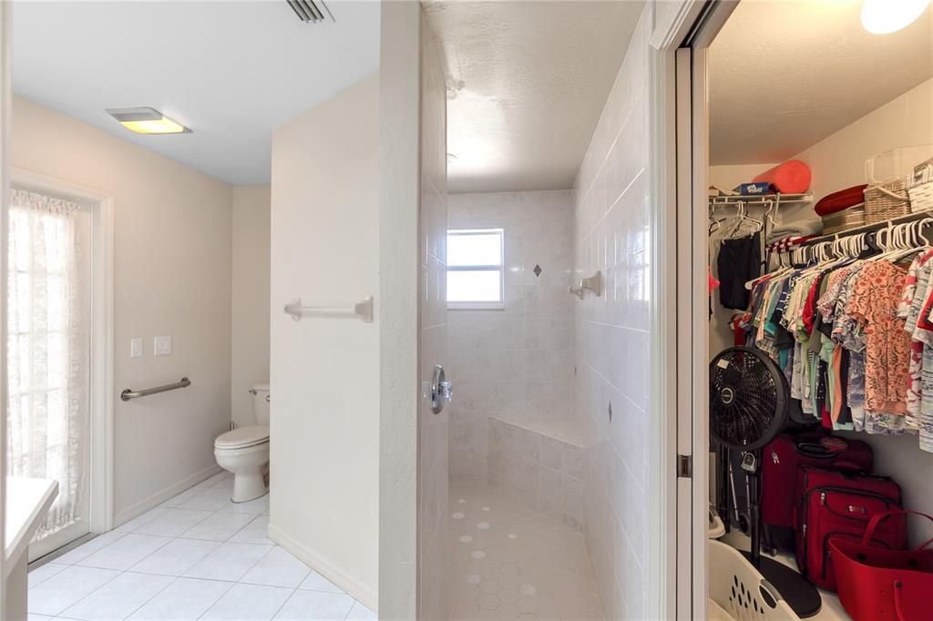 For Sale: $299,900 (3 beds, 3 baths, 1890 Square Feet)