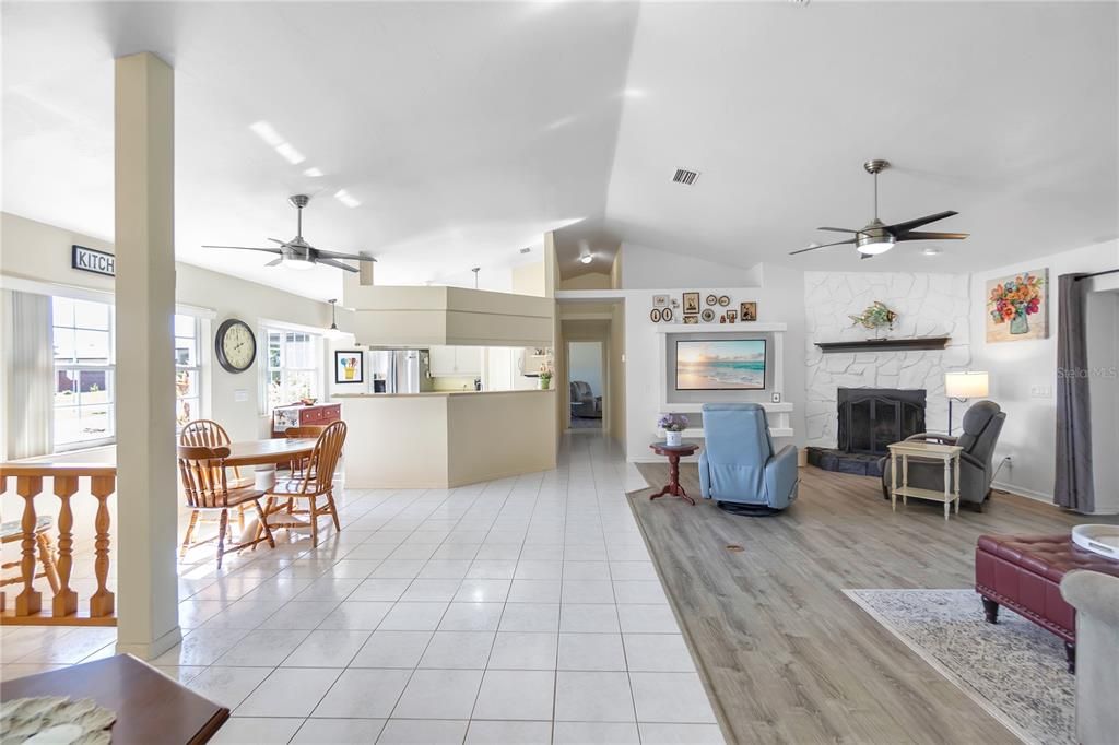 For Sale: $299,900 (3 beds, 3 baths, 1890 Square Feet)