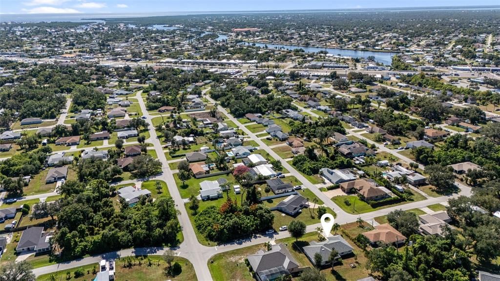 For Sale: $299,900 (3 beds, 3 baths, 1890 Square Feet)