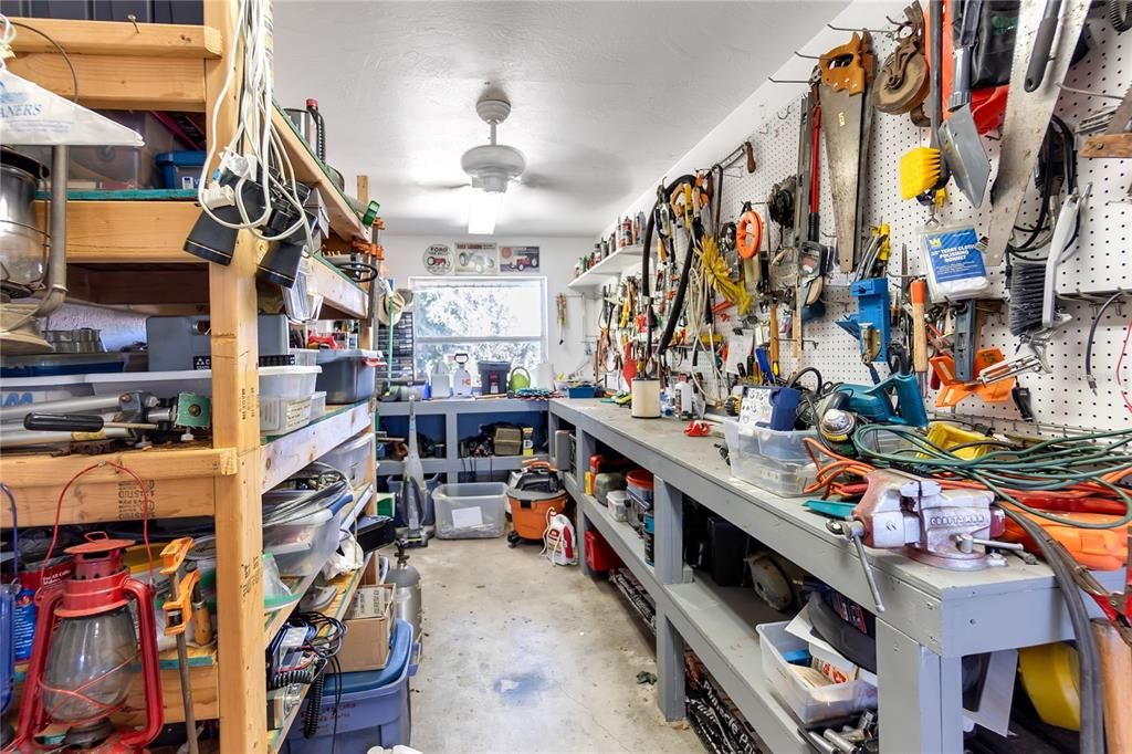 For Sale: $299,900 (3 beds, 3 baths, 1890 Square Feet)