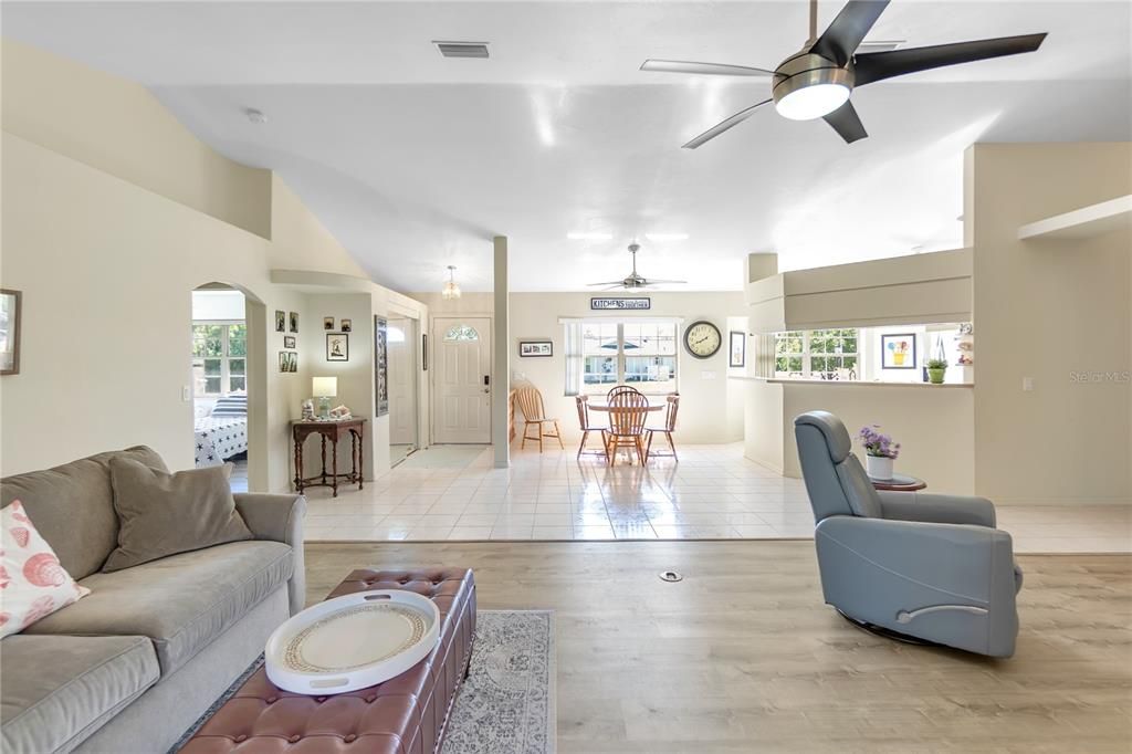 For Sale: $299,900 (3 beds, 3 baths, 1890 Square Feet)