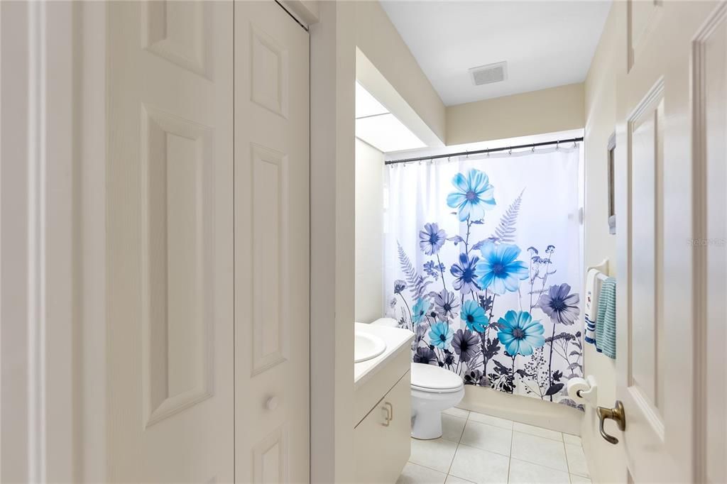 For Sale: $299,900 (3 beds, 3 baths, 1890 Square Feet)