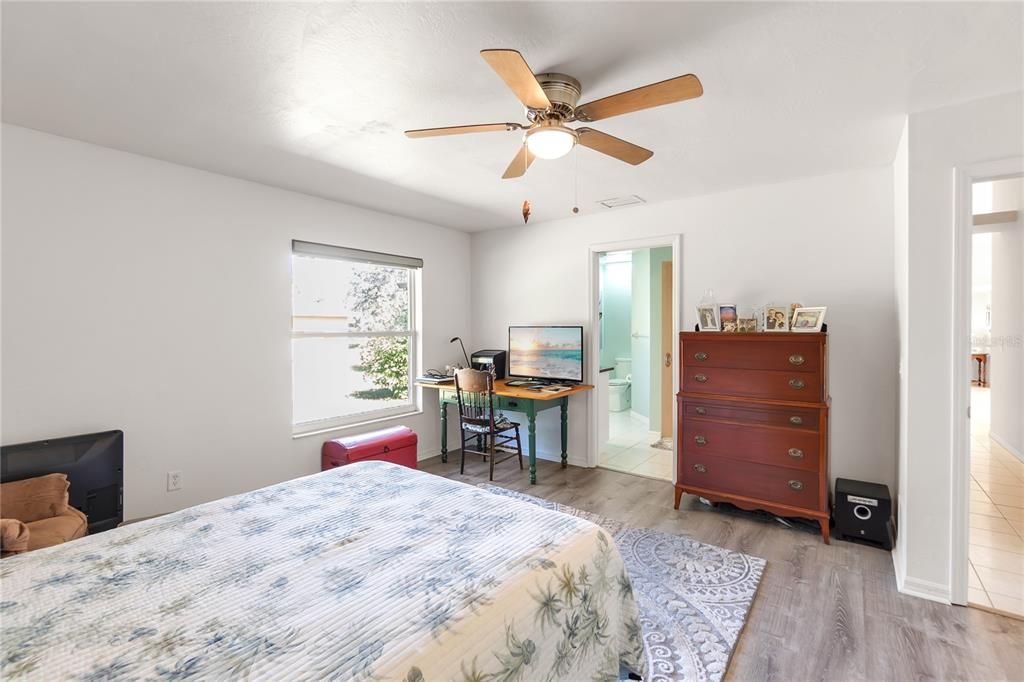 For Sale: $299,900 (3 beds, 3 baths, 1890 Square Feet)