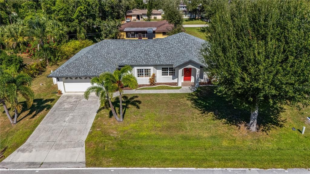 For Sale: $299,900 (3 beds, 3 baths, 1890 Square Feet)