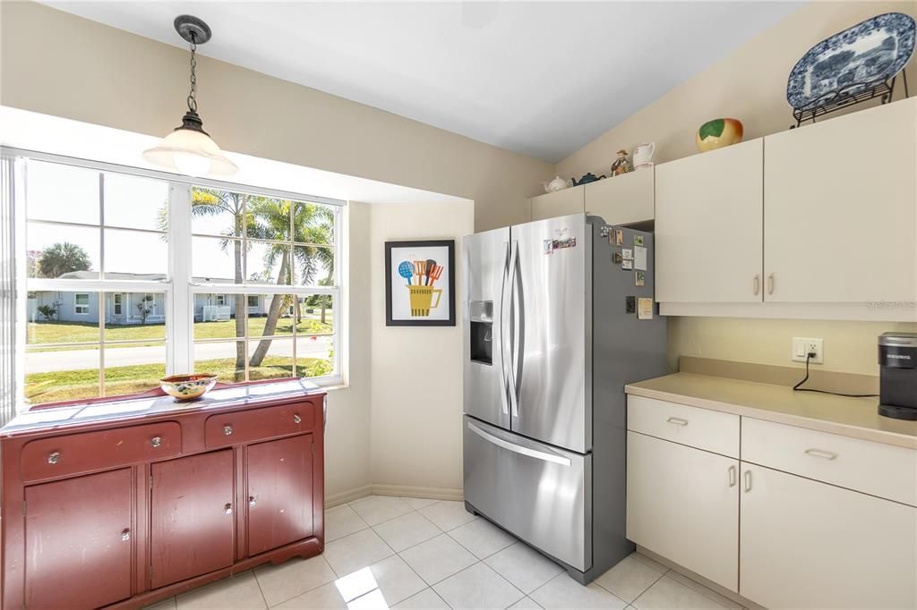 For Sale: $299,900 (3 beds, 3 baths, 1890 Square Feet)