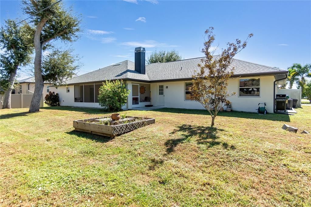 For Sale: $299,900 (3 beds, 3 baths, 1890 Square Feet)