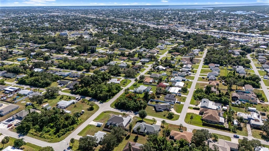 For Sale: $299,900 (3 beds, 3 baths, 1890 Square Feet)