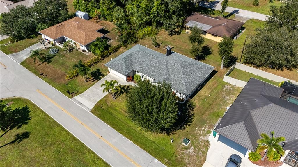 For Sale: $299,900 (3 beds, 3 baths, 1890 Square Feet)