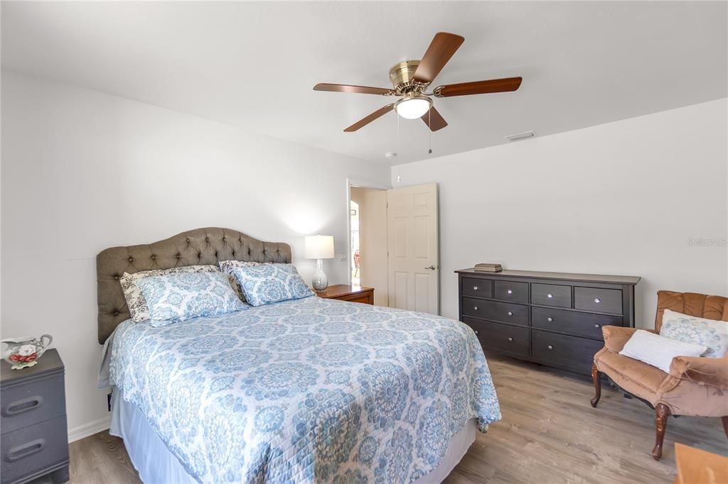 For Sale: $299,900 (3 beds, 3 baths, 1890 Square Feet)