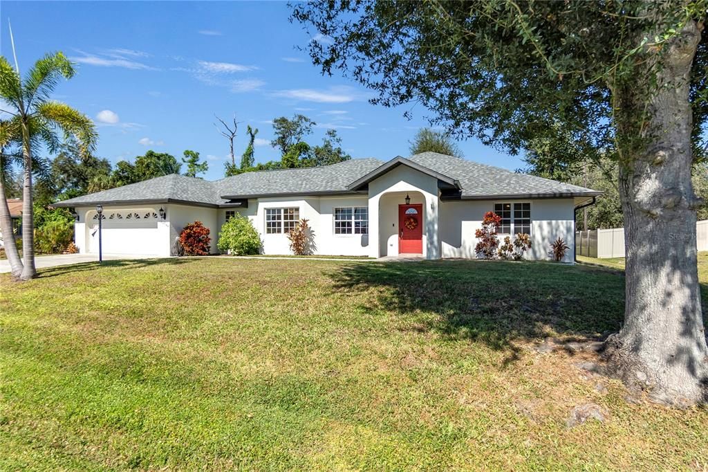 For Sale: $299,900 (3 beds, 3 baths, 1890 Square Feet)