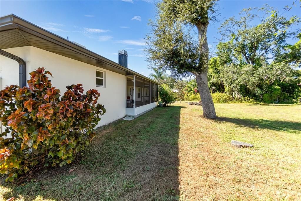 For Sale: $299,900 (3 beds, 3 baths, 1890 Square Feet)